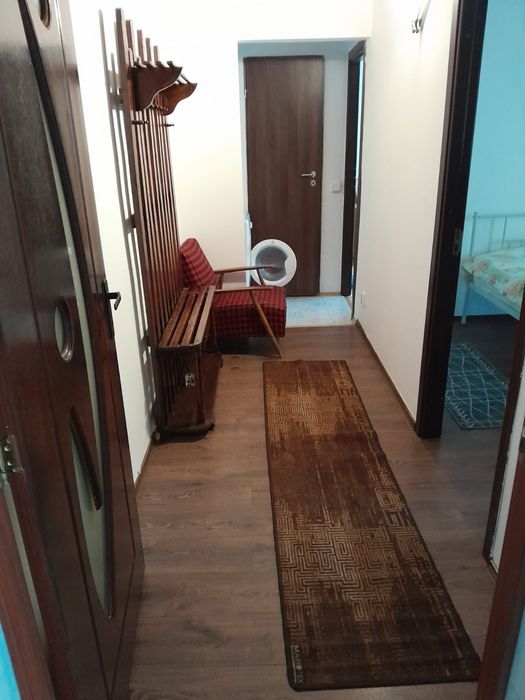 Inchiriez apartament Rasnov str Caragiale bl 4 c parter
