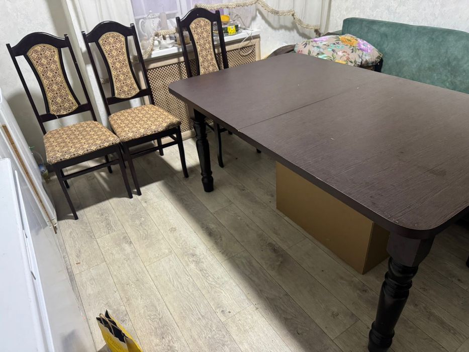 Продается кухонный Стол и 6 стульев