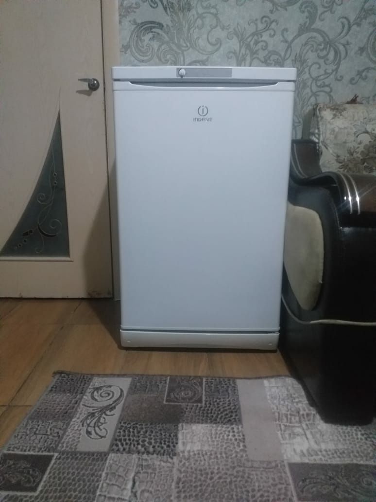 Продается новый морозильник INDESIT