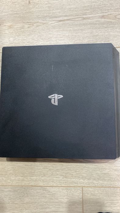 PlayStation 4 Pro 1TB + 2 геймпада