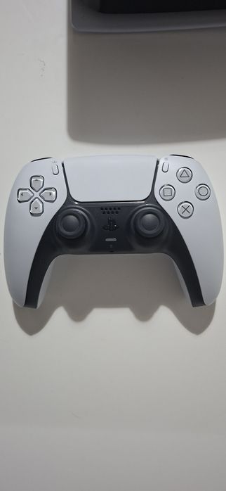 Vand controler ps5 nou în stare excelenta