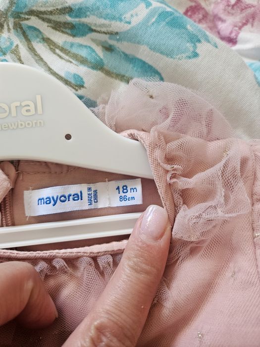 Обувки за момиче 21н. И две рокли Майорал 18м.86см.