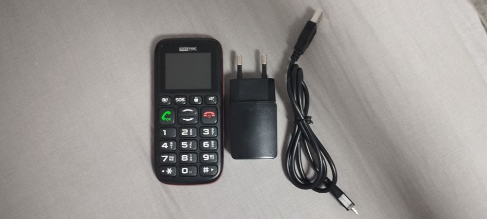 MaxCom MM428BB cu baterie noua