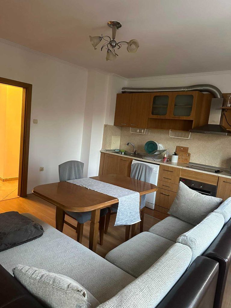 Дава се под наем Тристаен апартамент в Бургас, Център - 80 кв.м за 280.5 € - Снимка #9