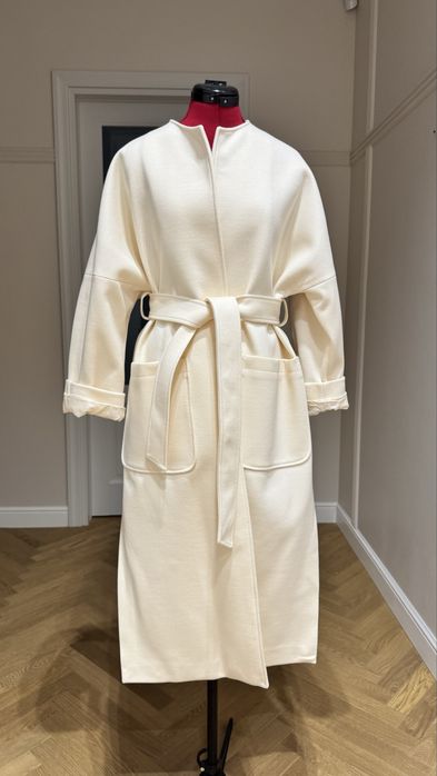 Женское пальто в цвете айвори