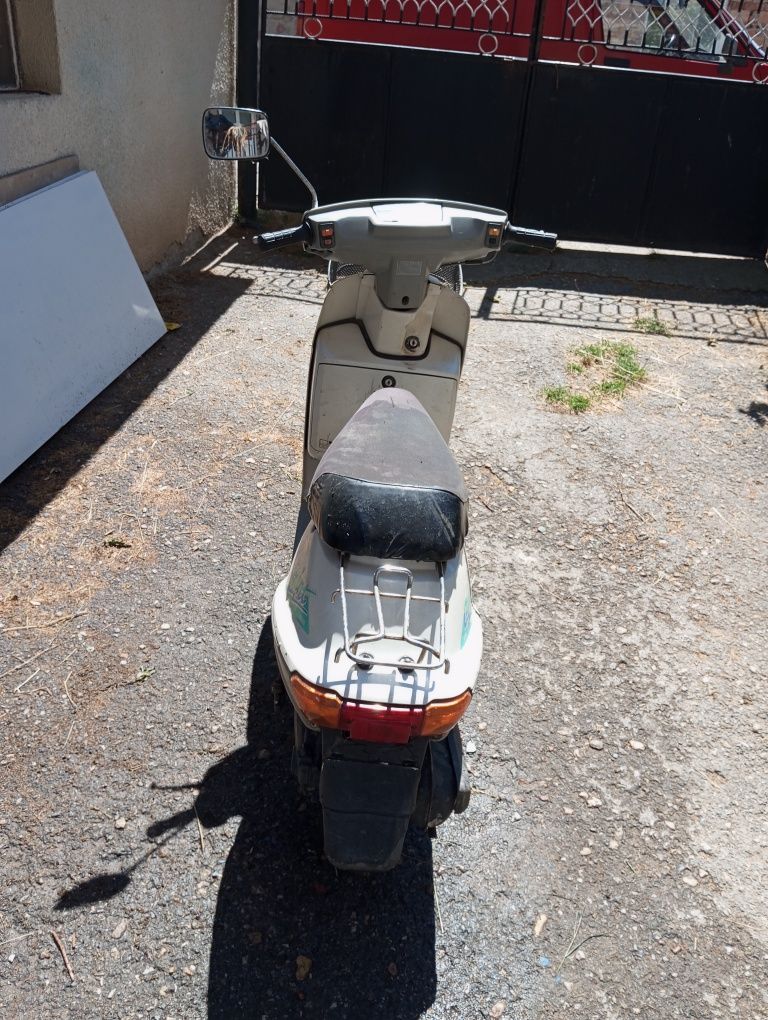 Скутер Yamaha.  .