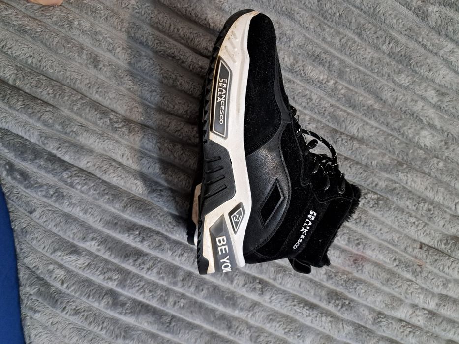 Зимние кроссовки женские