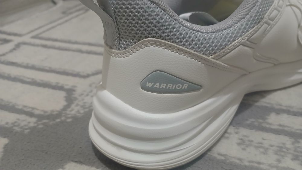 Продам кроссовки