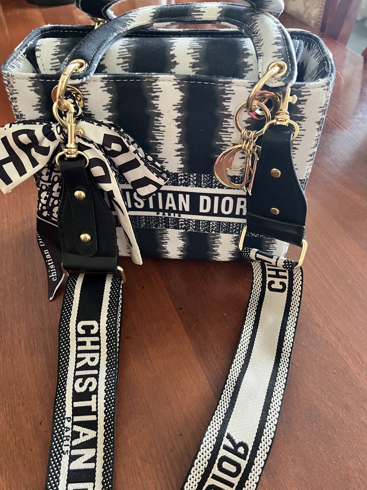 Продаётся сумка Christian dior