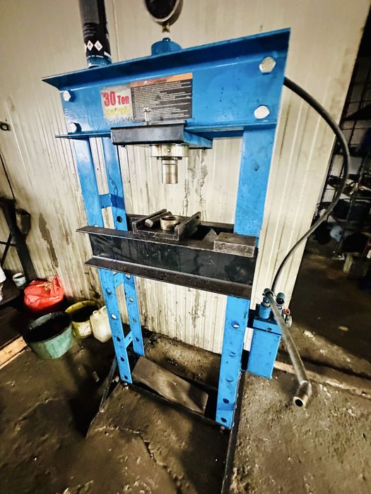 Vand set service auto! Detalii telefonic!