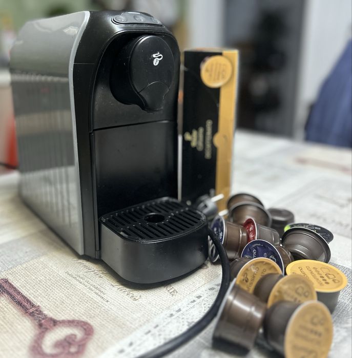 Aparat Espressoare tchibo vine cadou  cu doua seturi de capsule