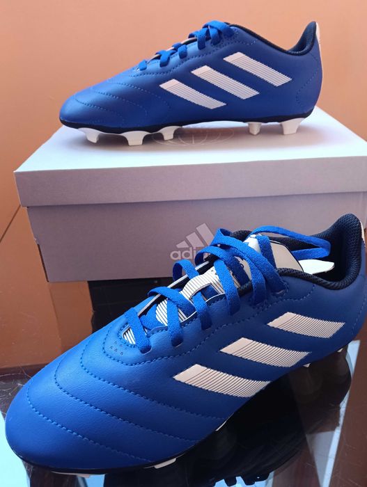 Нови детски обувки за футбол Adidas