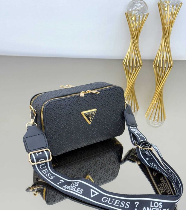 Раници и малки чанти на LV, Guess, Dior