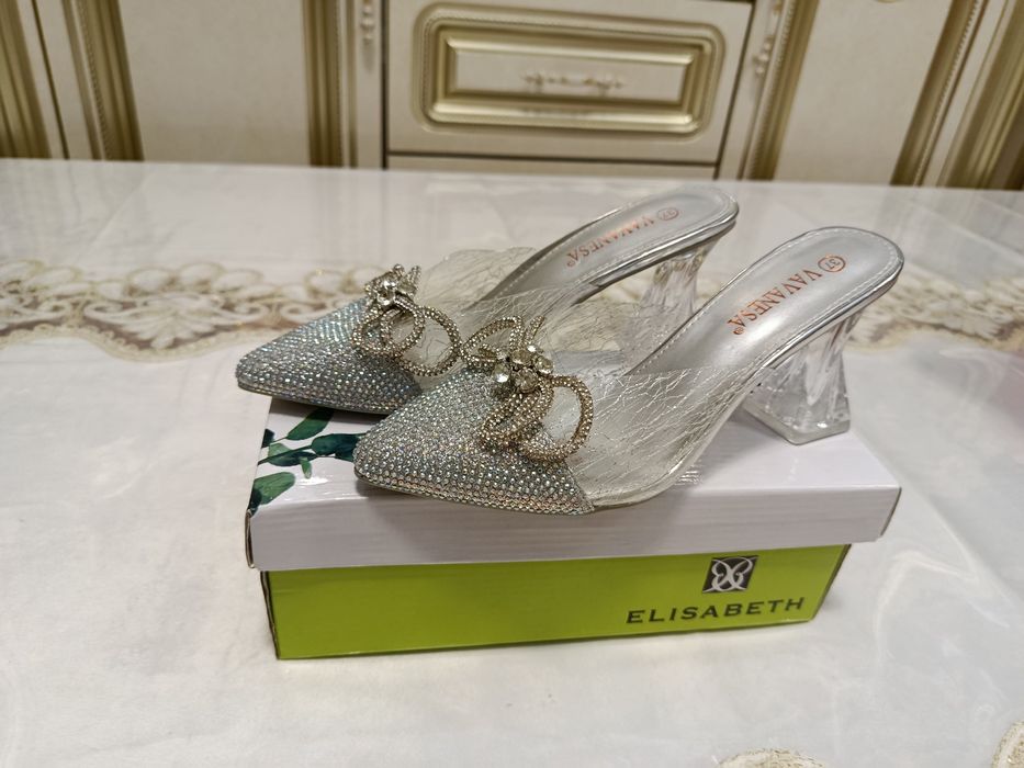 Аёллар туфлиси сотилади