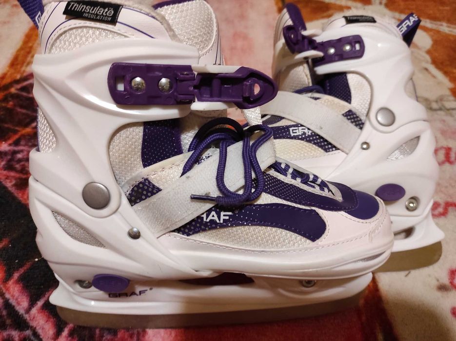 Кънки за лед и каска