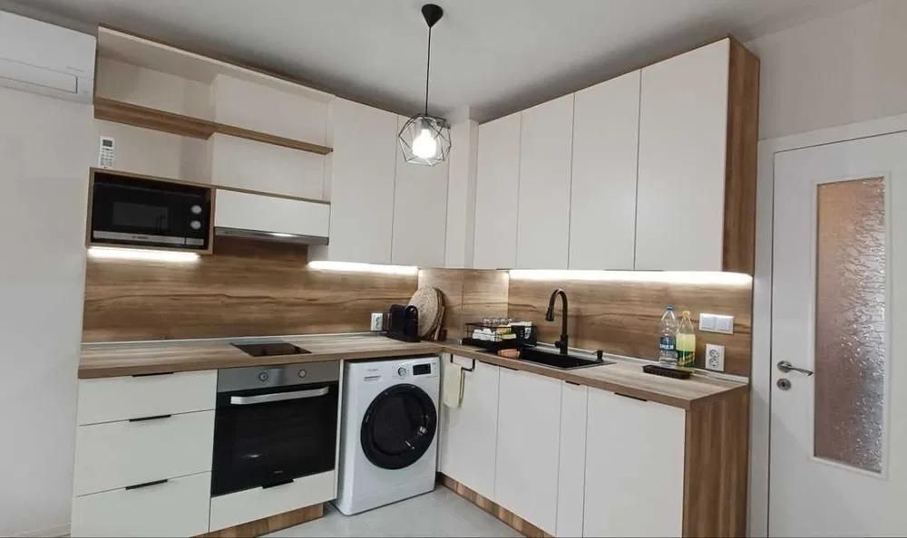 Дава се под наем Двустаен апартамент в Варна, Център - 60 кв.м за 700 € - Снимка #2