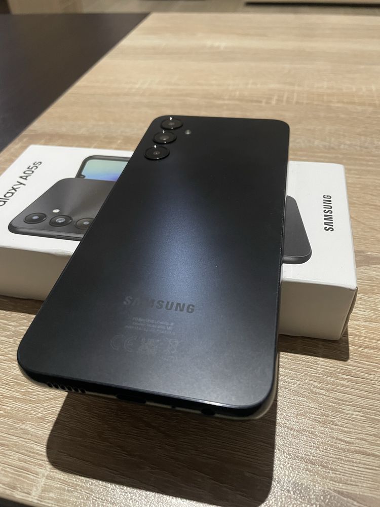 Samsung Galaxy A05s - КАТО НОВ с оригинални аксесоари