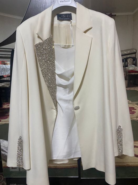 Женский брючный костюм, тройка