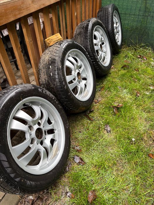 vand jante cu caucicuri de iarna