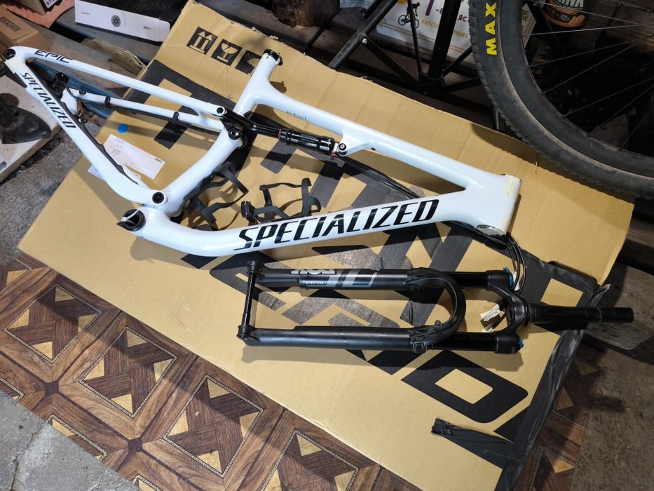 Specialized Epic Expert 2023 + Fox SC 120