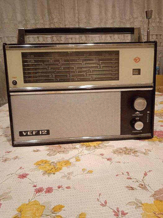 Продам винтажный радиоприемник VEF-12  с  современным  УКВ диапазоном.