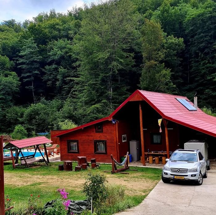 Cabana  cu  piscină  incălzită  și jacuzzi hidromasaj 38 de grade