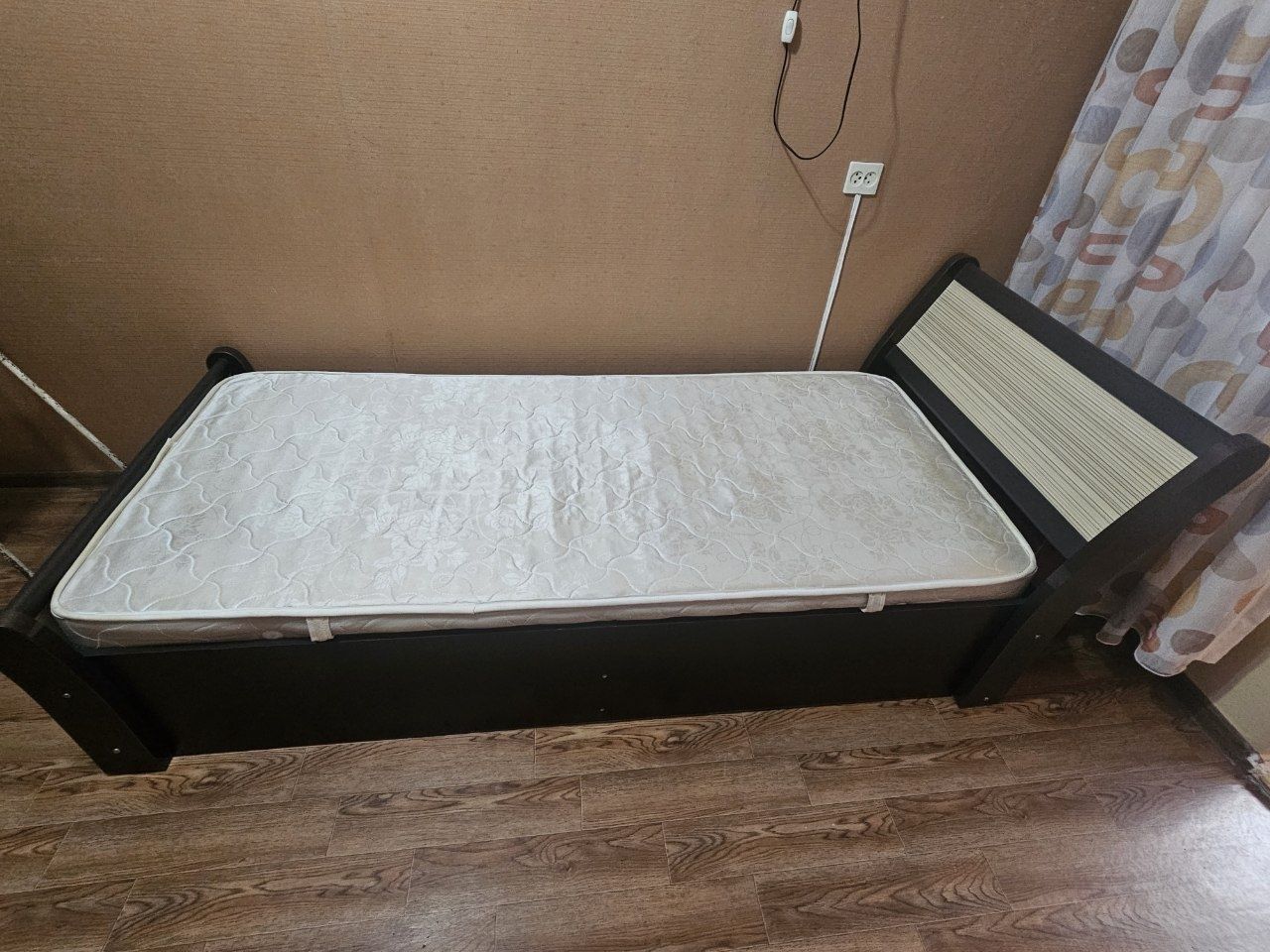 Продается спальный гарнитур