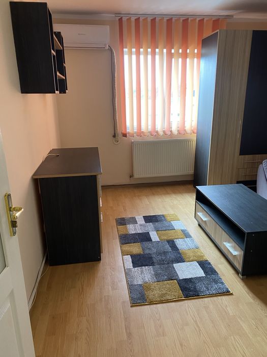 Garsoniera conf. 1 de inchiriat