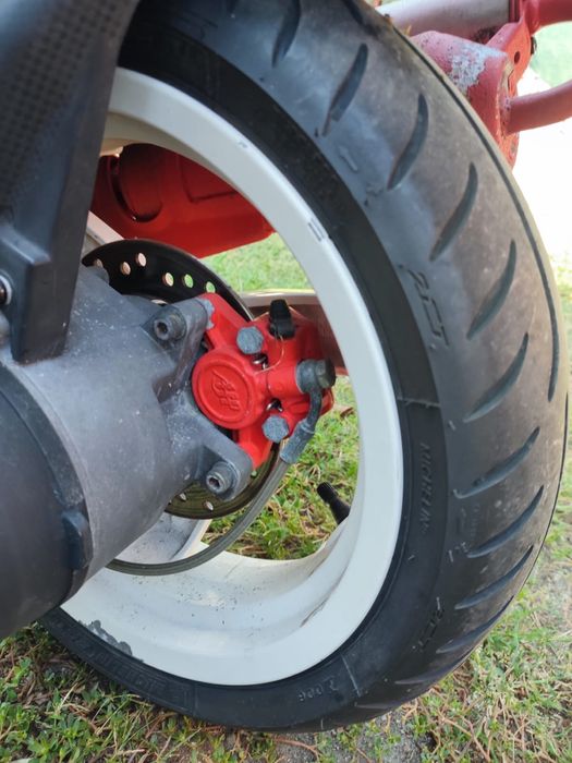 Vand scuter Peugeot JetForce 49cm 2008 pret 1200euro discutabil