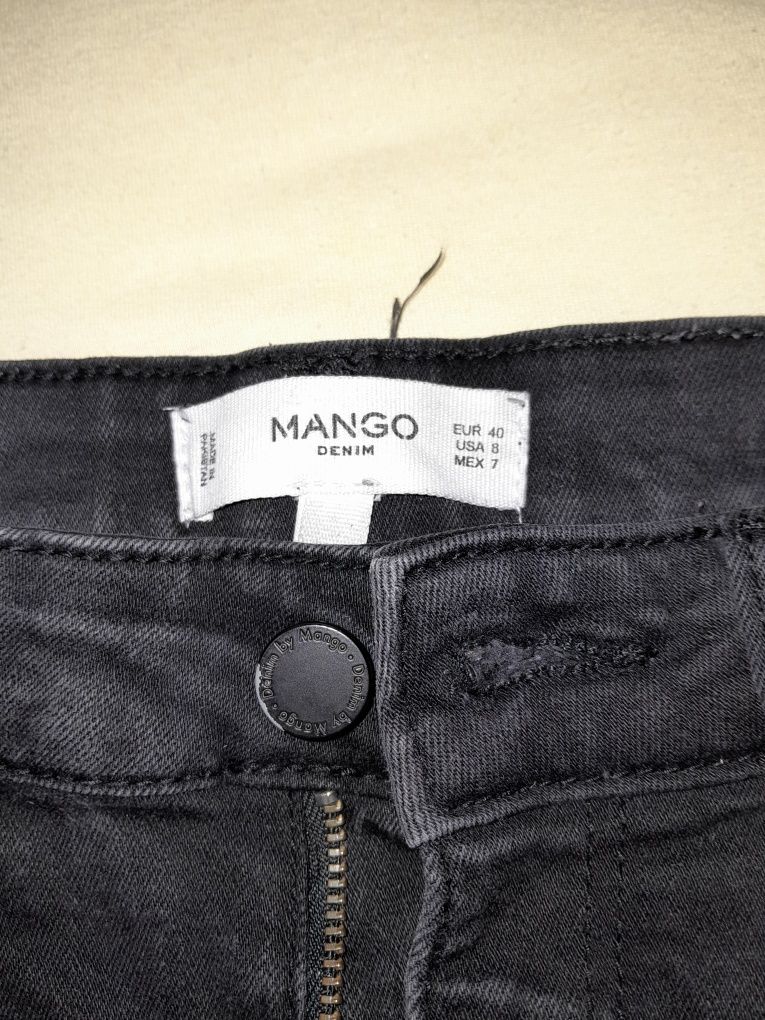 Blugi marca Mango