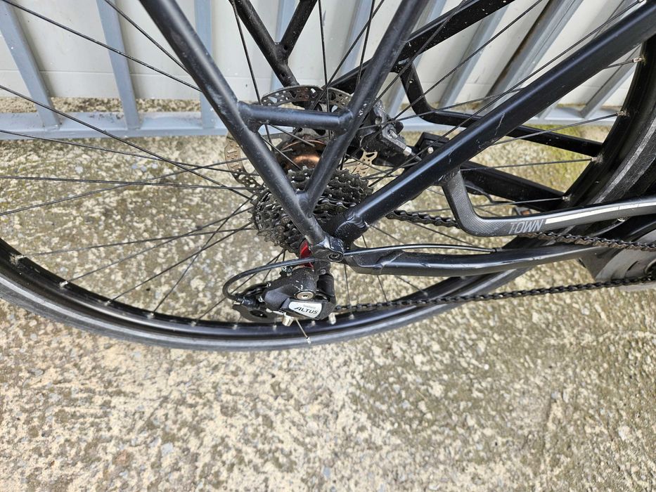 Електрически велосипед 28 цола CUBE BOSCH-ръчна газ до 50км.