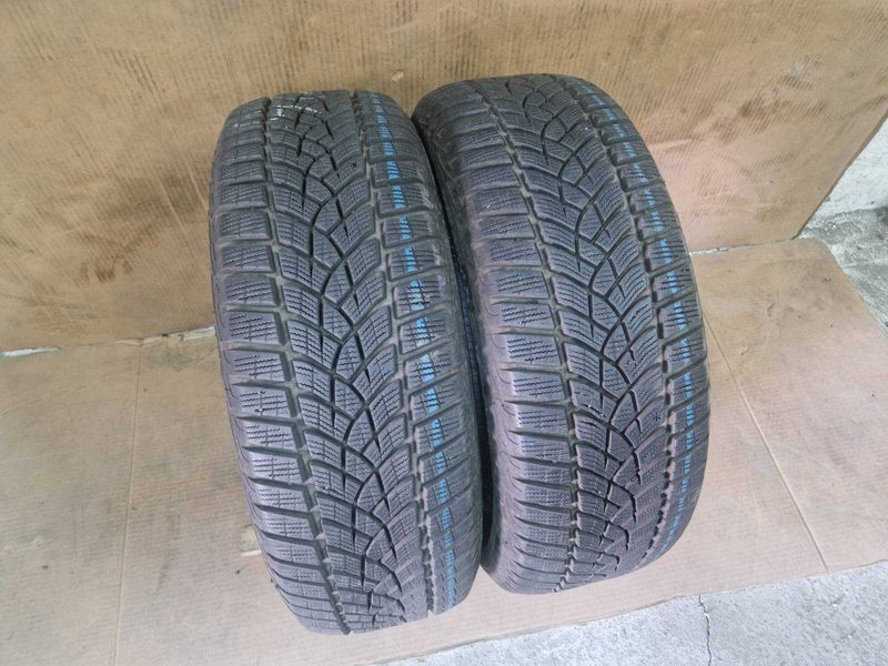 2 Goodyear R16 215/60
зимни гуми 
DOT3420