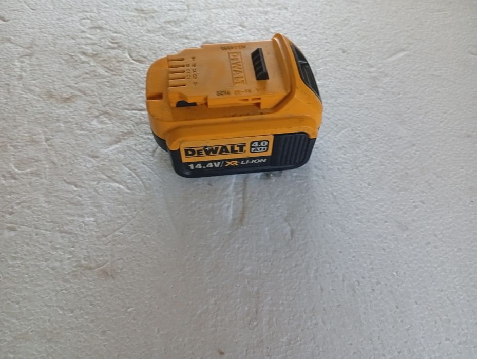 Acumulator dewalt 14.4v 4 ah