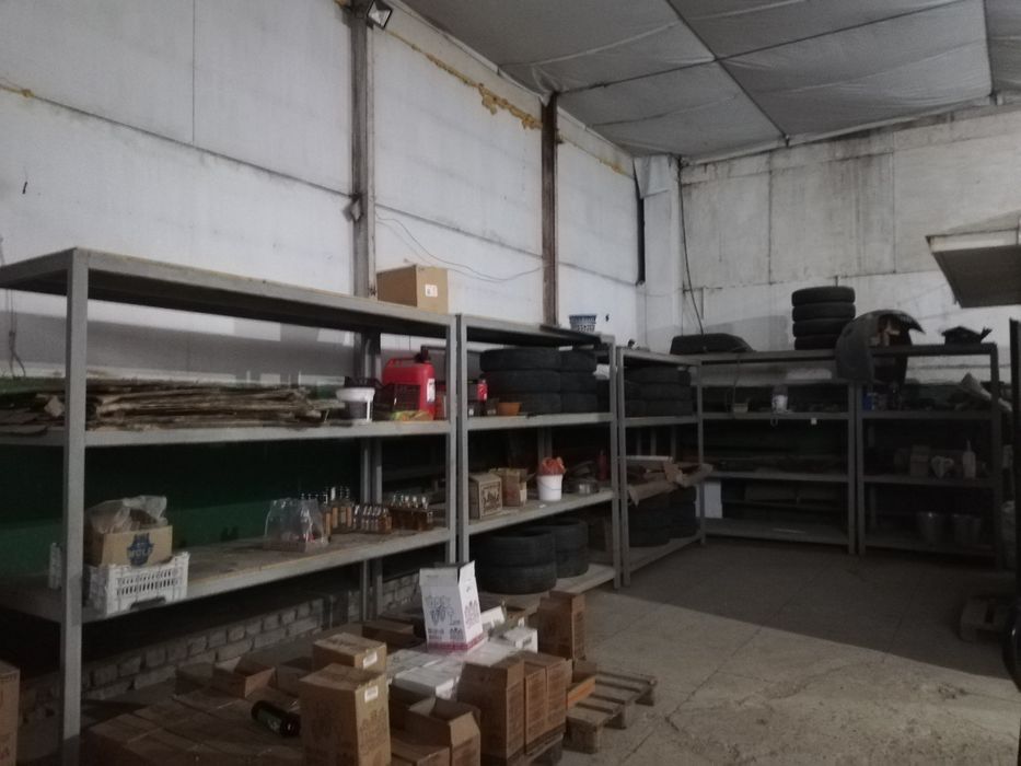 Продам стеллажи в количестве 5 шт