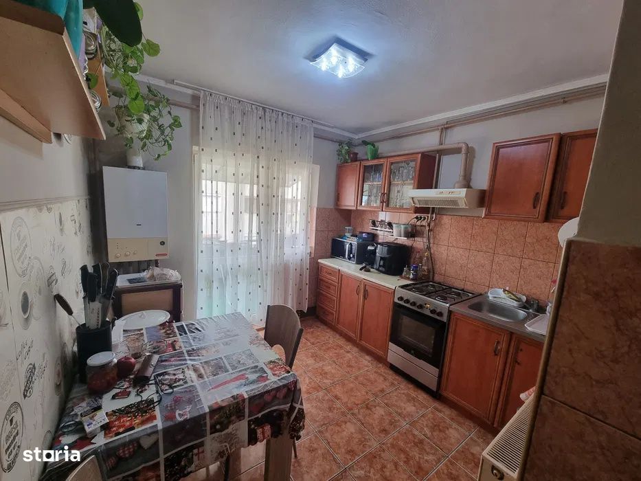 Apartament 2 camere, decomandat, Micro 17, Str. Brasov, etaj 4/4