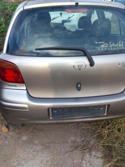 Toyota Yaris на части
