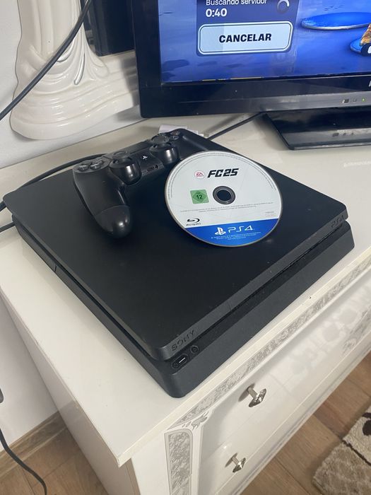 PlayStation 4 Slim + EA Sports FC 25