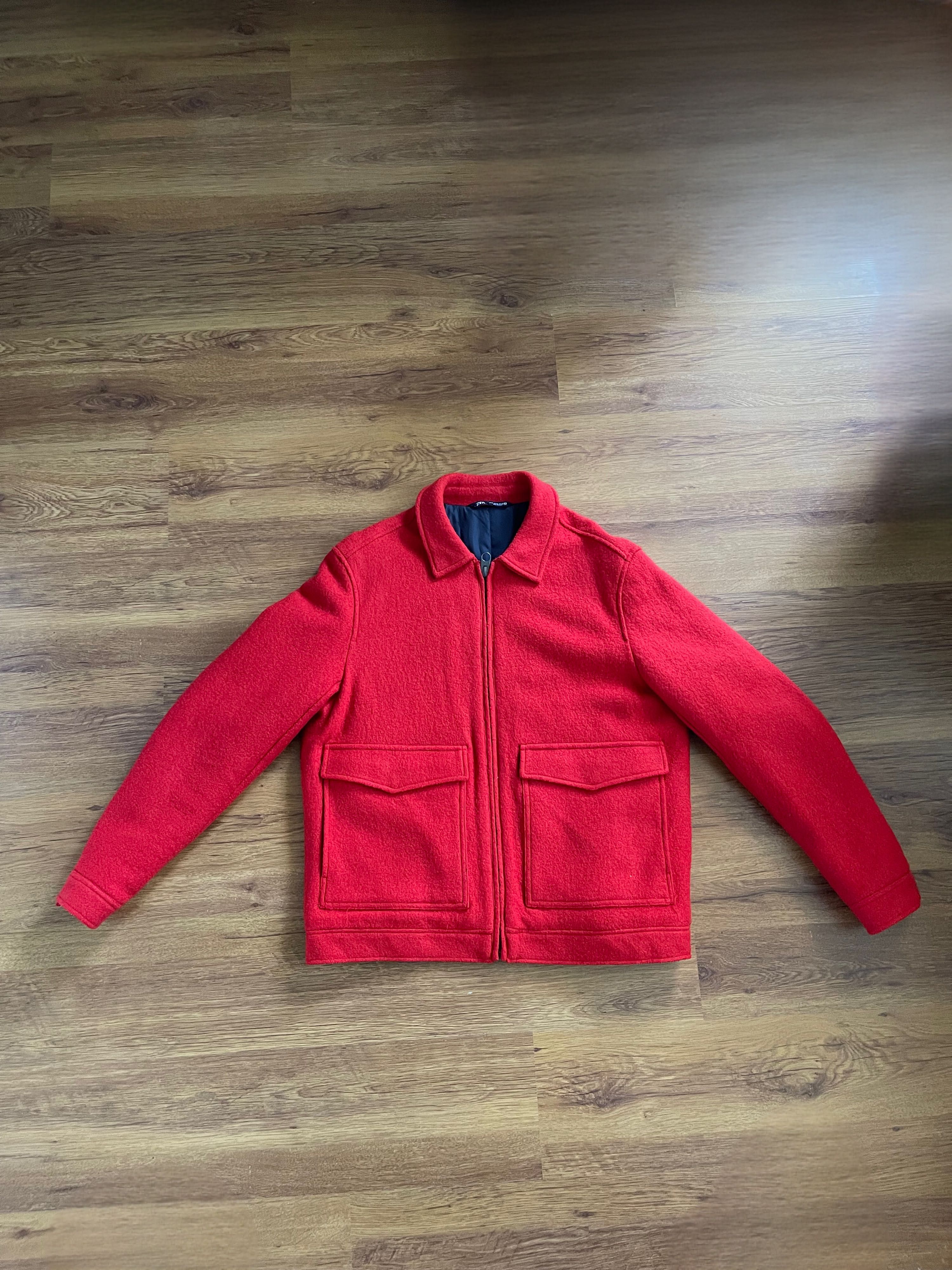 ZARA червено яке