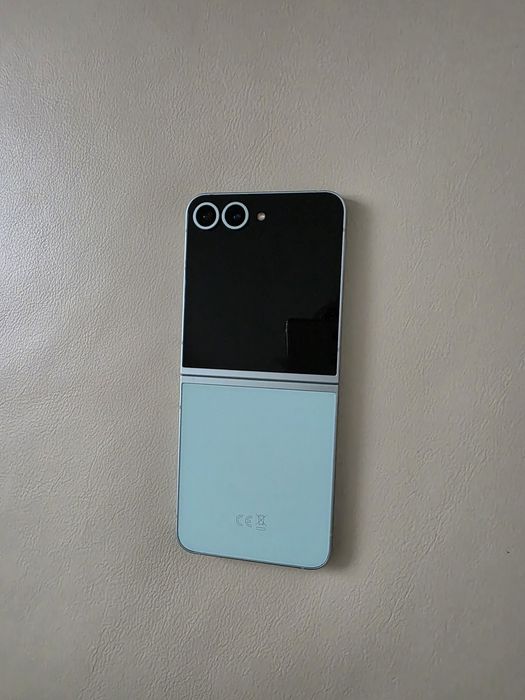 Telefon mobil Samsung Galaxy Z Flip 6 - garanție 1 an
