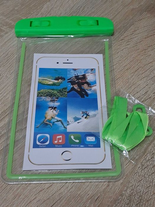 Husa impermeabila potrivita pentru drumetii la munte, zapada sau inot