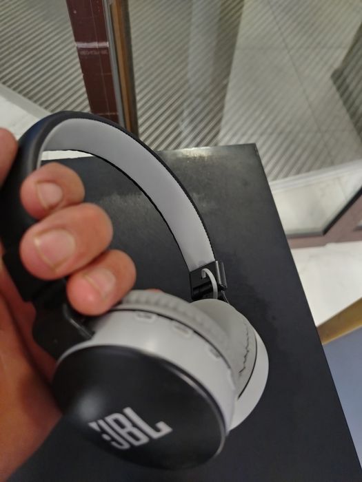 Buluth quloqchin (naushnik)