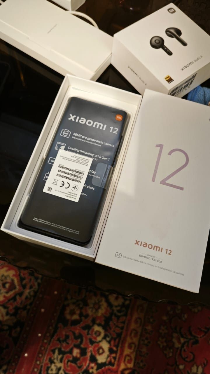 Xiaomi 12 / 256 / 12 / 8