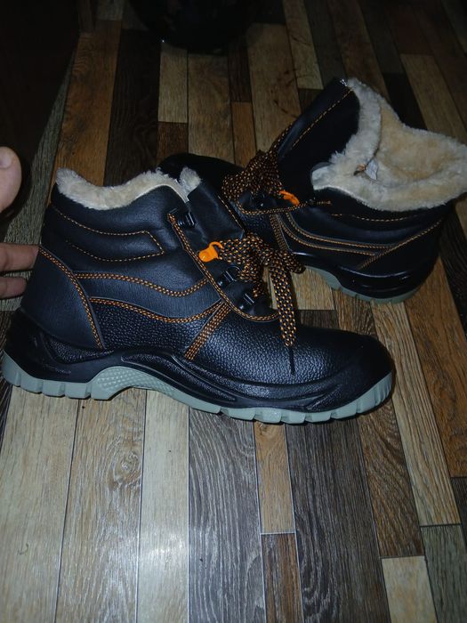 Продам обувь сорок третий размер новые