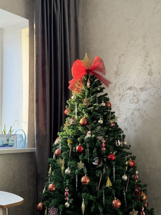 Продам елку 210 см