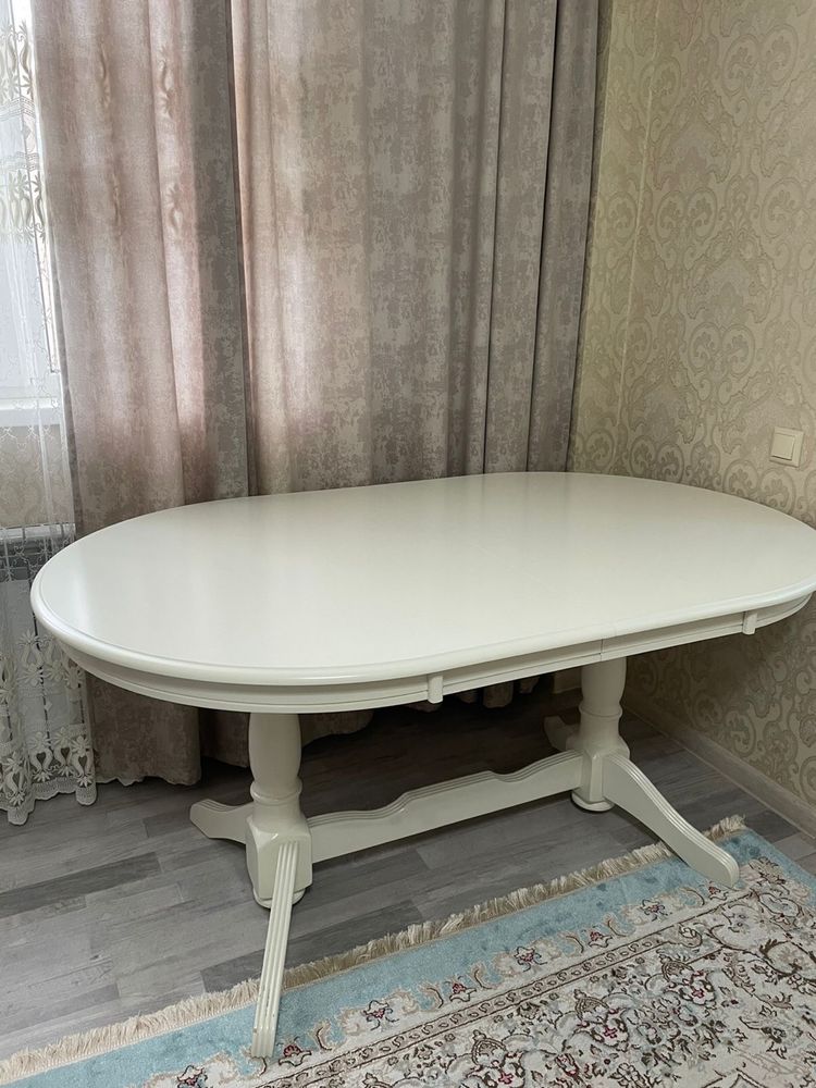 Продаётся стол для гостиной.