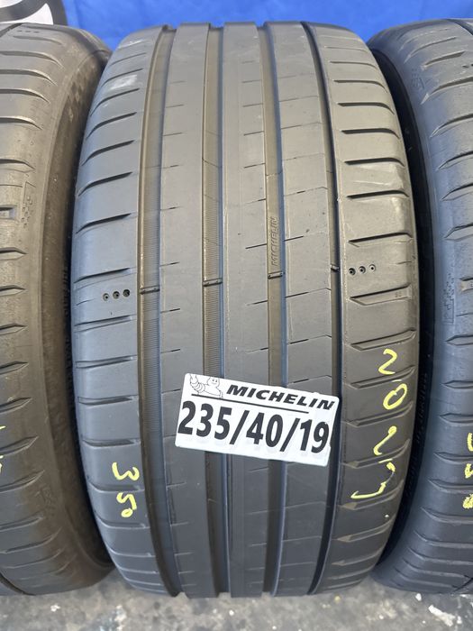 235/40/19 Michelin