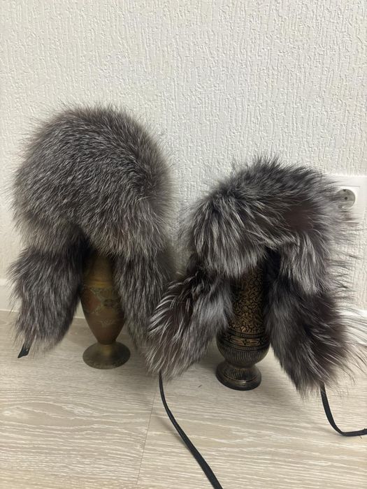 Шапки натуралная кожа и натуральный писец состояние: идеальное