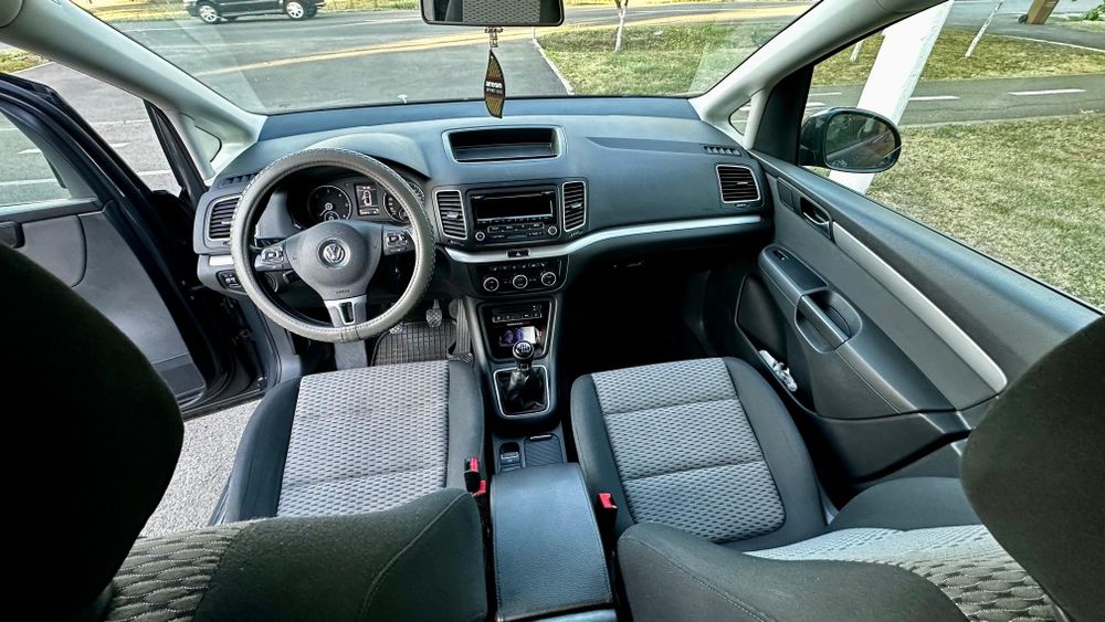 Vând Volkswagen Sharan 2013, motor 2.0 TDI