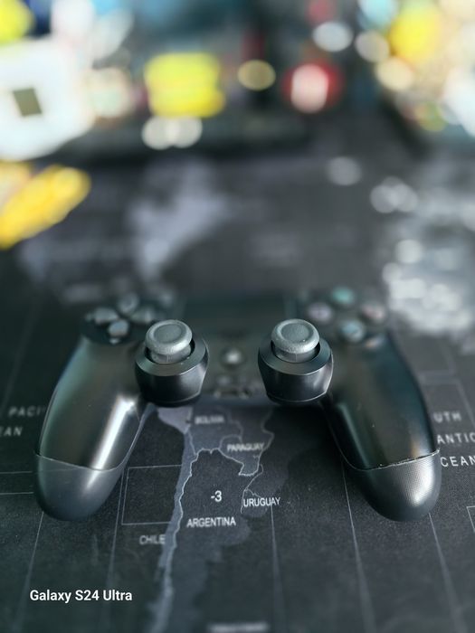 PS4 PRO+ 3 Оригинални джойстика(1TB)