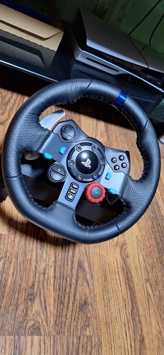 Vând volan pentru gaming Logitech G29  plus schimbator